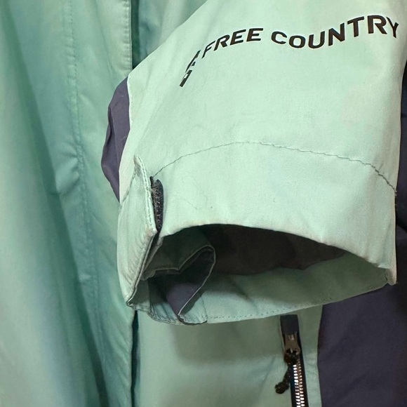 090 Free Country | EUC Women’s Hooded Water-Resistant Jacket (size 2XL) - Picture 10 of 16